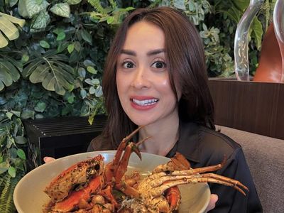 Serunya Selvi Kitty saat Jajan Es Krim hingga Hangout di Beach Club