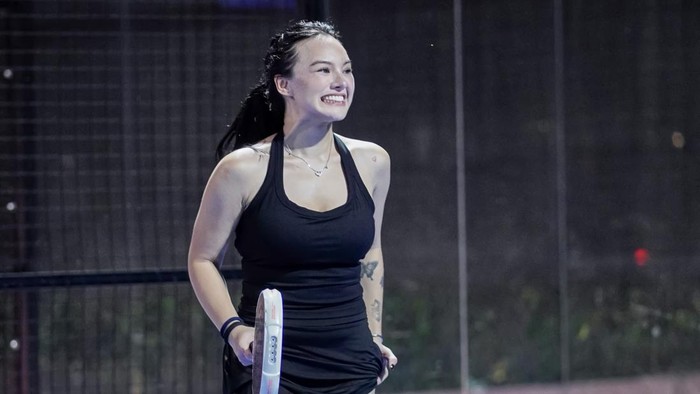 Gaya Energik Shafa Harris Debut Main Padel