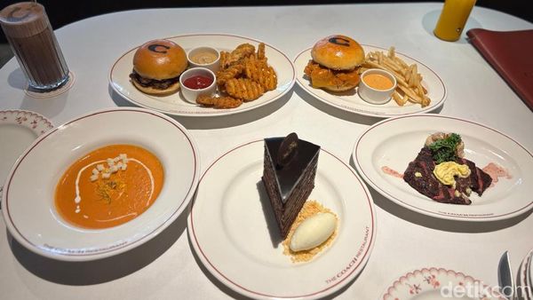 Nikmatnya Steak hingga Kue Cokelat 20 Lapis di Resto Coach Pertama di Dunia