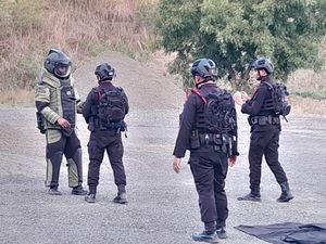 Jibom Polda NTT Musnahkan 3 Bom Rakitan Usai Bentrok Dua Desa di Adonara