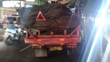 Ada Truk Patah As, Lalin di Ciputat Tangsel Sempat Macet