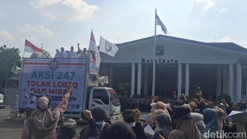 Warga Demo Tolak LGBT di Balkot Bogor, Wawalkot: Perwali Sedang Dibahas