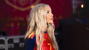 Potret Ana Mena Pakai Jersey Spanyol, Disebut Lagi Didekati Ferran Torres