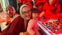 Anak dan Gadget Tak Terpisahkan? Bunda Bisa Terapkan Aturan Screen Time Ini