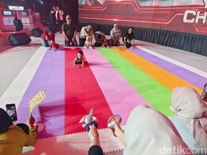 Bayi Semangat Ikut Lomba Merangkak, Ternyata Ini Tahapan Penting Tumbuh Kembang