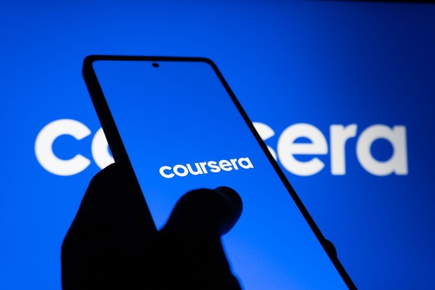 Coursera menjadi salah satu tools terbaik untuk pelajar dan mahasiswa yang ingin menambah ilmu di luar materi sekolah atau kampus.