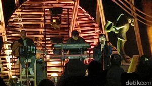 Video Isyana Sarasvati Hangatkan Ribuan Penonton Jazz Gunung Bromo 2026