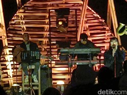 Isyana Hangatkan Jemaah Al-Jazziyah di Jazz Gunung Bromo 2026