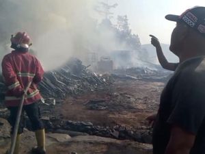 Kebakaran Dahsyat di Kampung Adat Ciptamulya Sukabumi, 70 Rumah Ludes