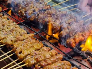 5 Kuliner Nonhalal Paling Legendaris di Bandung, Ada Mie hingga Sate Babi!