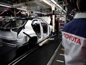Toyota Yakin Robot Tak Bisa Gantikan Manusia di Pabrik Mobil