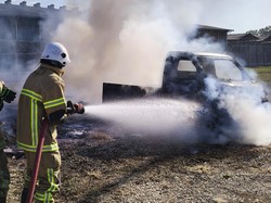Pikap Gran Max Terbakar di Ceper Klaten, Sopir Dilarikan ke RS