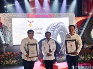 Produsen Ban Asal Jatim Pecahkan Rekor MURI Lewat Ban Bermotif Batik