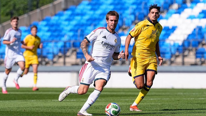 VALDEBEBAS, SPAIN - JULY 24: Franco Mastantuono of Real Madrid CF plays the ball during the Real Madrid training session held in collaboration with A.D. Alcorcon at Alfredo Di Stefano stadium on July 24, 2026, in Valdebebas, Madrid, Spain. (Photo By 