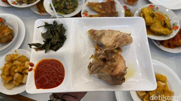 Kulineran di RM Padang Surya, Ada Ayam Pop dan Teh Talua Favorit NCT Wish