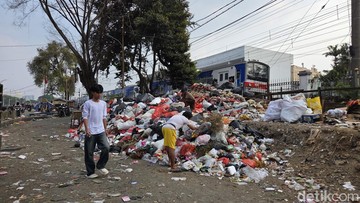 Warga Sebut TPS Liar di Pasar Minggu Jadi Tempat Buang Sampah dari Luar
