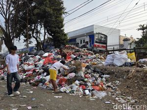 Warga Sebut TPS Liar di Pasar Minggu Jadi Tempat Buang Sampah dari Luar