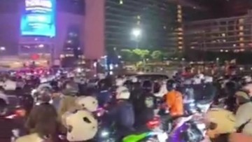 Kelompok Pemotor Kumpul Tengah Malam di Bundaran HI, Lalin Sempat Macet