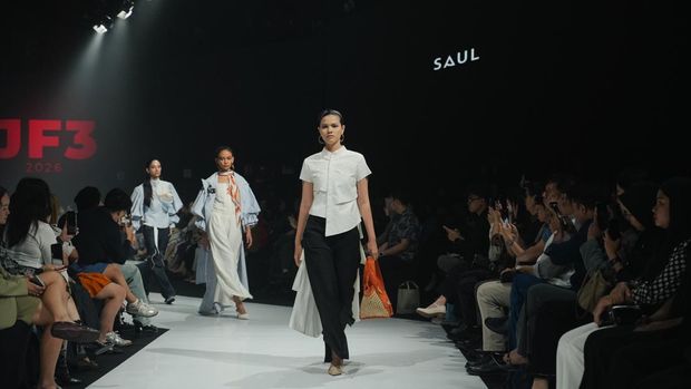 Saul Studio membawakan koleksi Sebanyak 5 brand dan desainer memamerkan karya busana usai mengikuti program Pintu Incubator. Mereka telah melalui rangkaian kelas, mentoring, evaluasi, dan kurasi hingga berkesempatan mempresentasikan koleksi di JF3 Fashion Festival 2026.