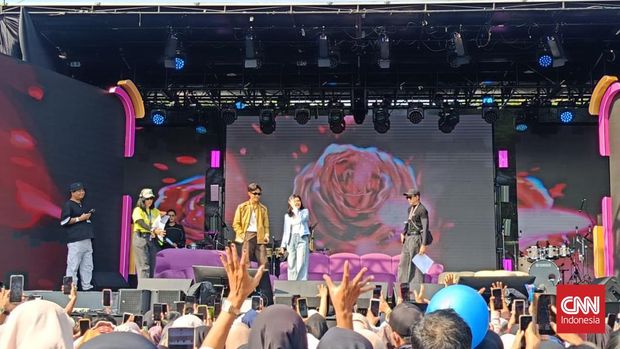 Anak-anak hingga Lansia Ramaikan Trans TV Festival 5.0 di BSD Anak-anak hingga kelompok lanjut usia (Lansia) turut meramaikan Trans TV Festical 5.0 di Lapangan Sunburst, BSD, Tangerang Selatan, hari ini, Minggu (26/7).