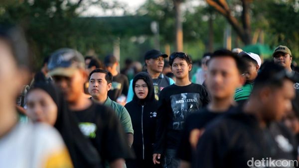 Antusiasme Suporter Padati GBT Jelang Laga Persebaya Vs Persija