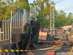Penampakan Tribun Ambruk di GOR Satria Purwokerto Digaris Polisi