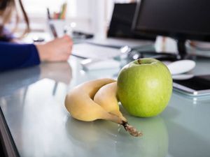 5 Buah yang Praktis Dibawa ke Kantor untuk Mengganjal Lapar