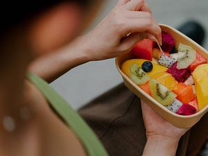 Sering Lapar di Tengah Aktivitas? Coba 5 Camilan Buah Praktis Ini
