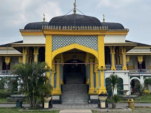 Istana Maimun, Bangunan Berusia Ratusan Tahun yang Masih Kokoh Sampai Sekarang