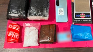 Sembunyikan Sabu di Selangkangan, Kurir Narkoba Dibekuk di Bandara Pekanbaru
