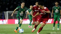 Persebaya Vs Persija: Gol Bunuh Diri Menangkan Bajul Ijo 1-0