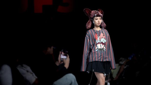 Sebanyak 5 brand dan desainer memamerkan karya busana usai mengikuti program Pintu Incubator. Mereka telah melalui rangkaian kelas, mentoring, evaluasi, dan kurasi hingga berkesempatan mempresentasikan koleksi di JF3 Fashion Festival 2026