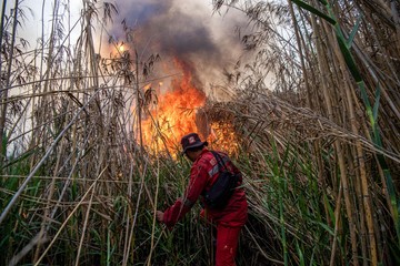 Manggala Agni dan Black Hawk Padamkan Karhutla di Ogan Ilir