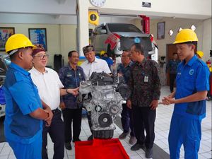 Toyota Bagi-bagi Mesin Terus Buat Dioprek Siswa Sekolahan