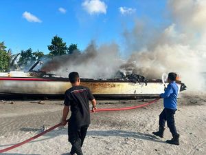 Speedboat Balai Taman Nasional Takabonerate Terbakar di Selayar
