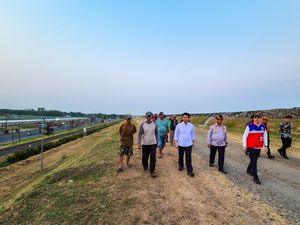 Lumpur Lapindo Ancam Jalur KA, Wagub Emil Usul Hal Ini
