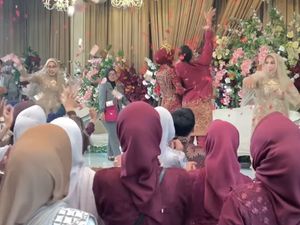 Viral Bikin Heboh, Aksi Pengantin Lempar Buket Bunga & Uang ke Tamu Undangan