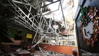Atap Kelas SDN Sendangmulyo 3 Semarang Roboh Tertimpa Pohon Tumbang