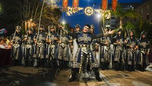 Atraksi Kostum Tradisional Meriahkan Festival Moors and Christians