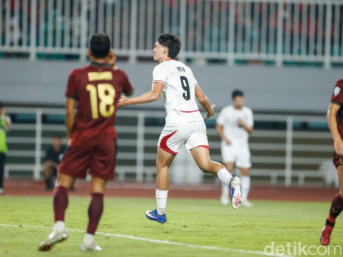 Bertanding di Stadion Pakansari, Bogor, Senin (27/7/2026), Baker dipasang sejak menit awal oleh pelatih John Herdman. Ia pun langsung membayar kepercayaan itu dengan gol.