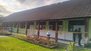 Enam Ruang Kelas SMAN 1 Gunungsari Disegel gegara Rawan Ambruk