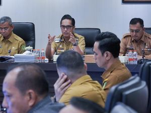 Walkot Rico Waas Sentil PUD Pasar, Sebut Pengelolaan Belum Maksimal