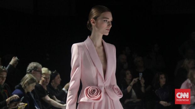 Foto Runway Ralph & Russo Couture Spring/Summer 2014