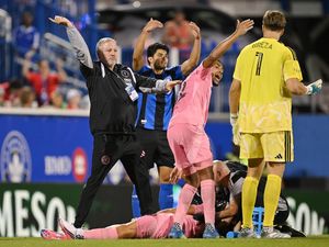 Momen Rekan Setim Messi Cedera Horor, Sempat Kolaps di Lapangan