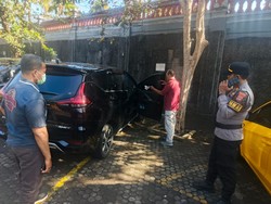 Guide Meninggal Dunia di Dalam Mobil Parkir di Kuta
