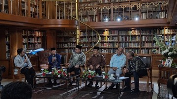 Hadirkan Tokoh Nasional, IIFTIHAR Bedah Visi Teknologi Habibie