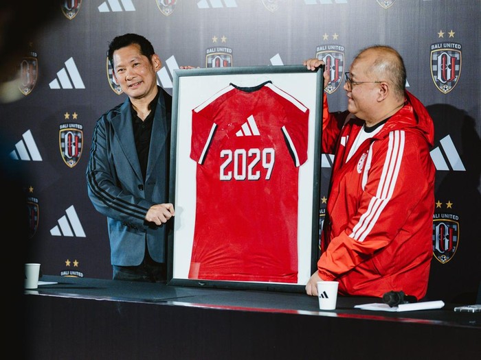 Jersey Baru Bali United sambut Super League 2026/2027.
