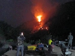 2 Hari Puncak Habibi Sukabumi Terbakar, Damkar Sulit Jangkau Titik Api