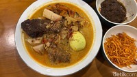 Ketupat Campur Oma Frieda: Sedapnya Ketupat pakai Ayam Kluwek dari Resep 90 Tahun