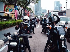 Cerita Lady Bikers RI Touring Pakai Moge Harley di Malaysia